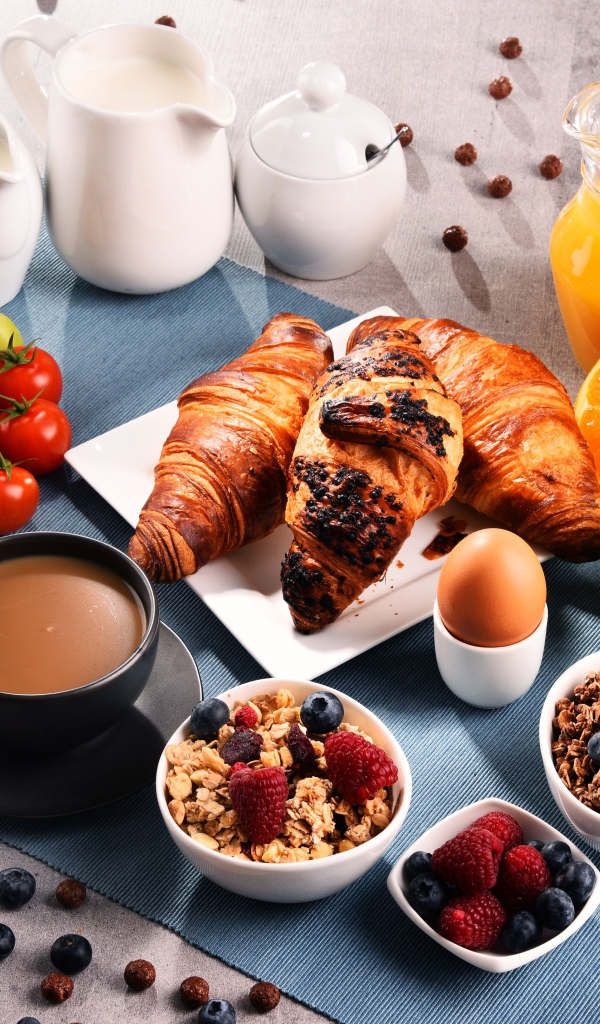 Здоровый вкусный завтрак на столе