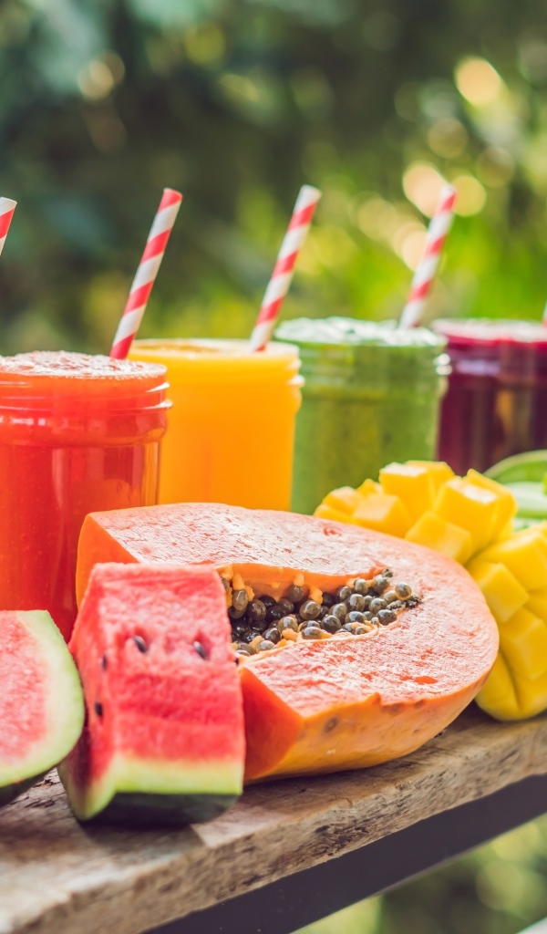 Свежие смузи с фруктами 