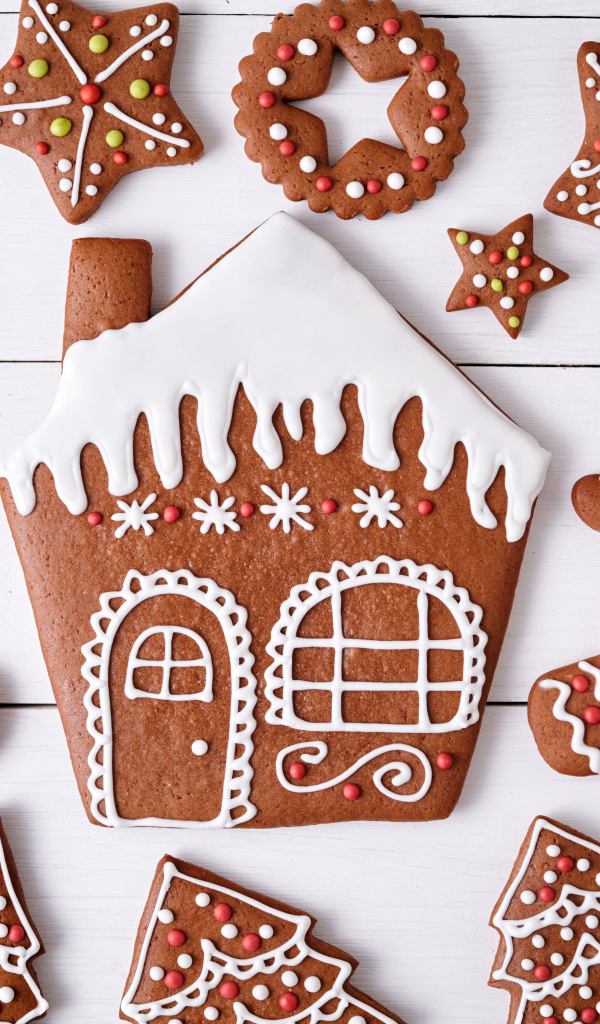 Аппетитное фигурное имбирное печенье с глазурью 