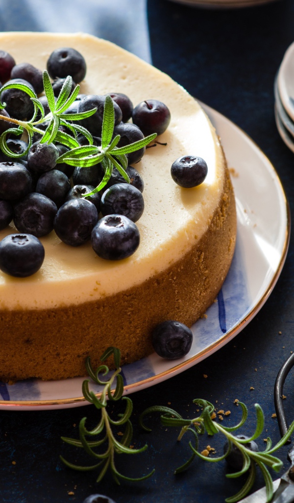 Аппетитный пирог с ягодами черники