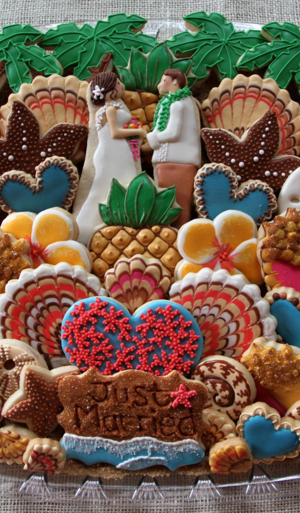 Красивое разноцветное печенье на свадьбу