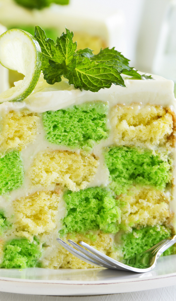 Красивый разноцветный торт с лаймом