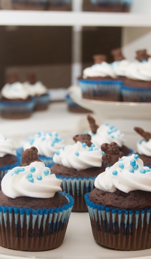 Шоколадные маффины с кремом