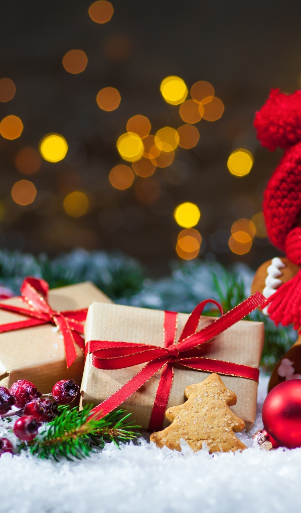 Новогоднее печенье с подарками и украшениями