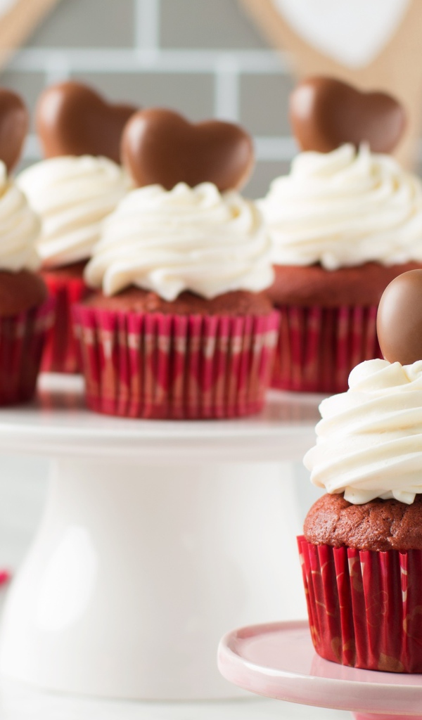 Кекс со сливками и шоколадным сердечком