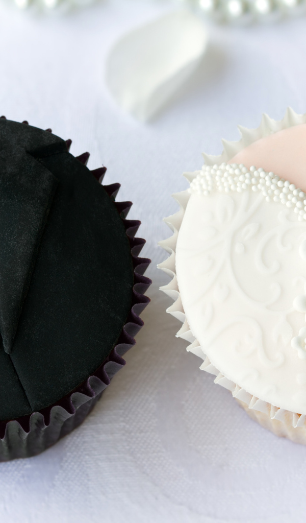 Праздничные кексы для жениха и невесты