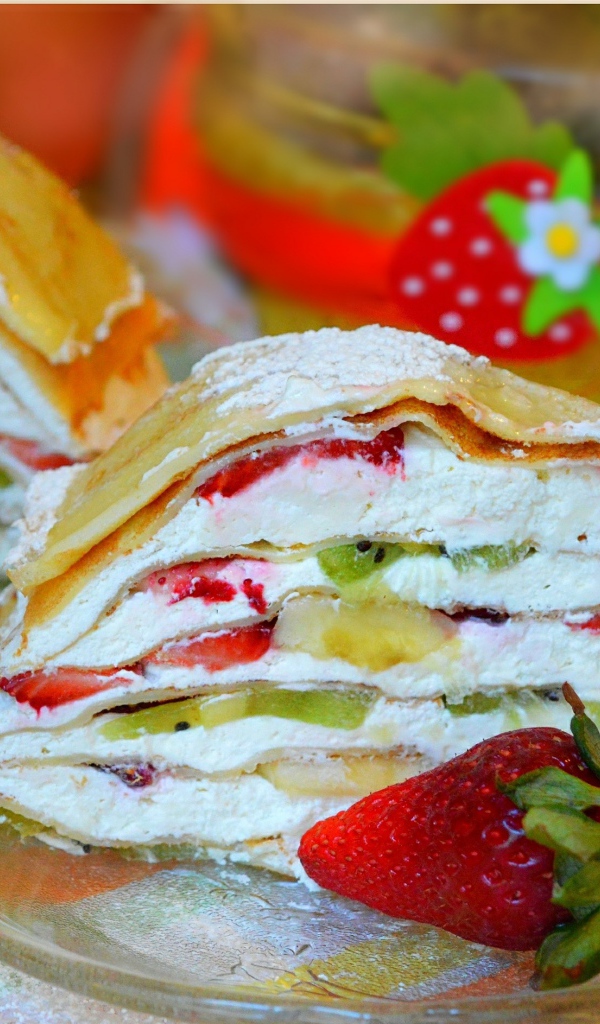 Блинный торт с творогом и фруктами 