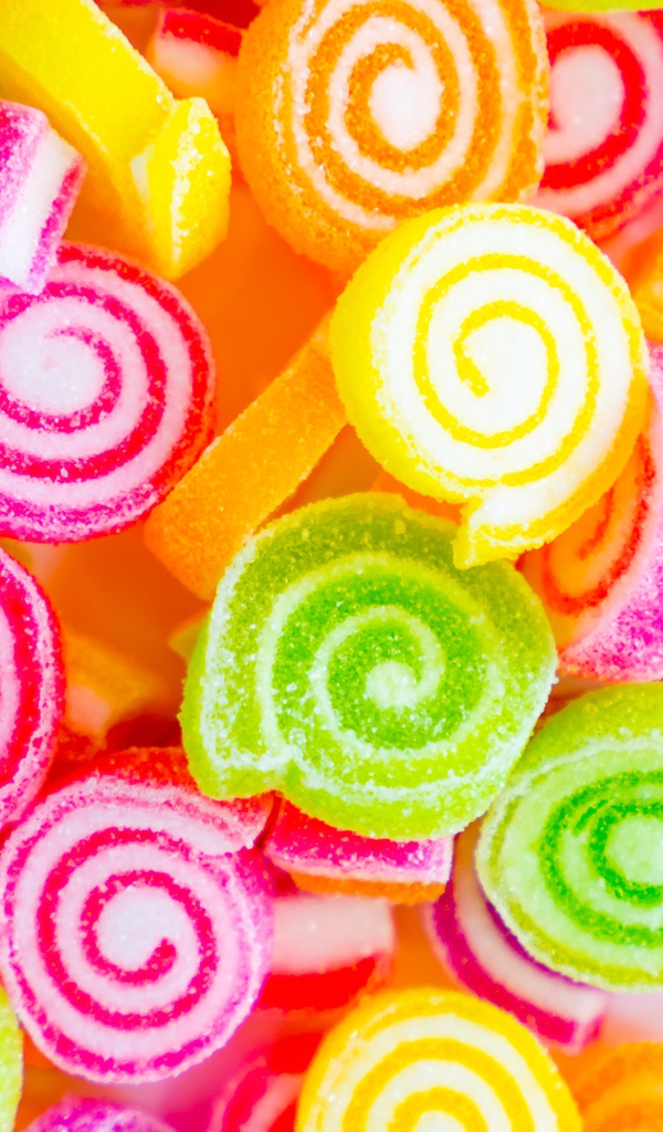 Сладкие разноцветные мармеладные конфеты в сахаре 