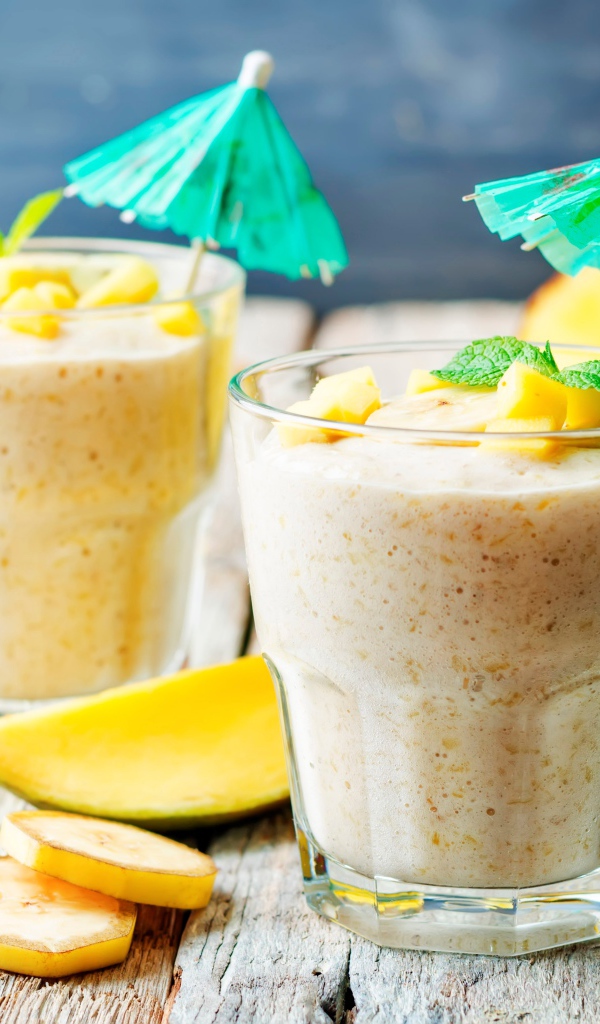 Молочный коктейль с авокадо и бананами