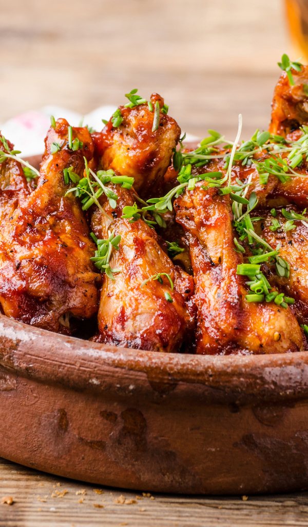 Запеченные куриные крылышки с зеленью