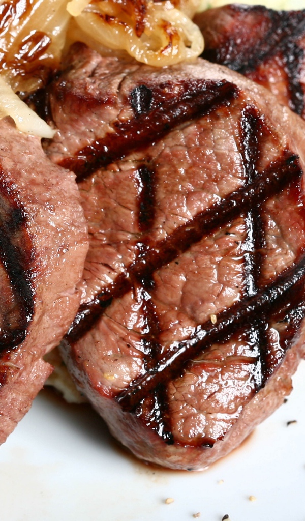 Жареное мясо барбекю с овощами