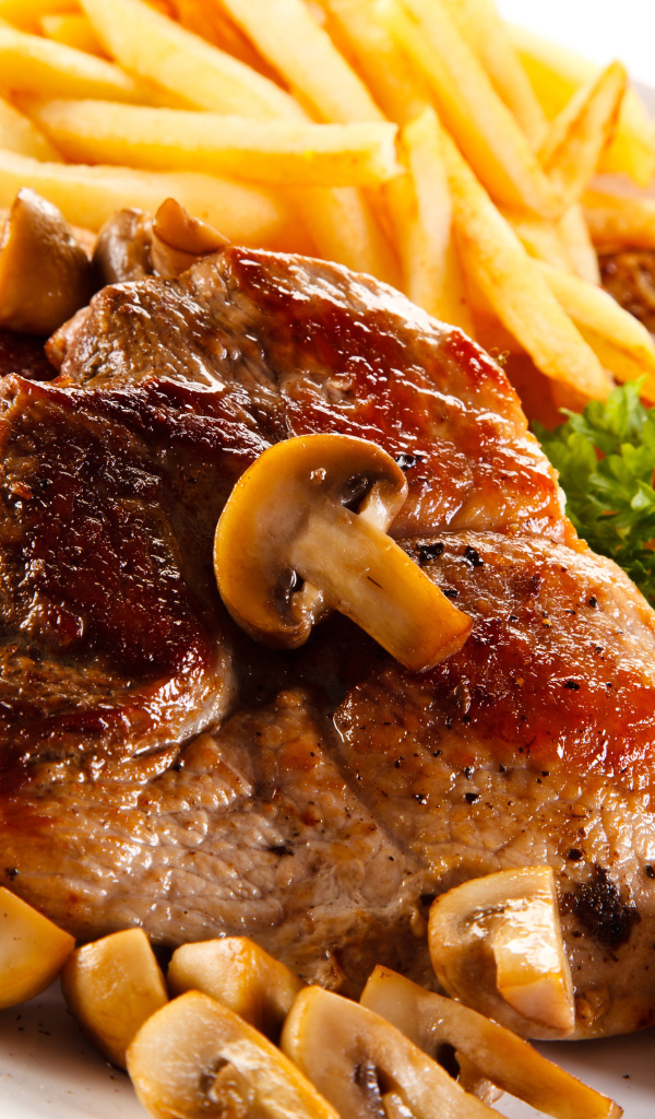 Мясо с картофелем, грибами и лимоном