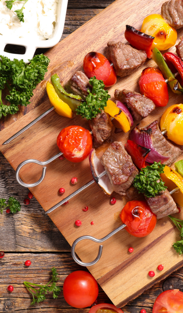 Шашлык на шампурах с овощами 