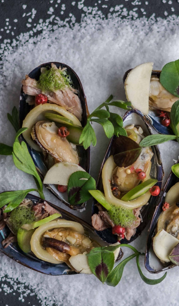 Мидии крупным планом на столе