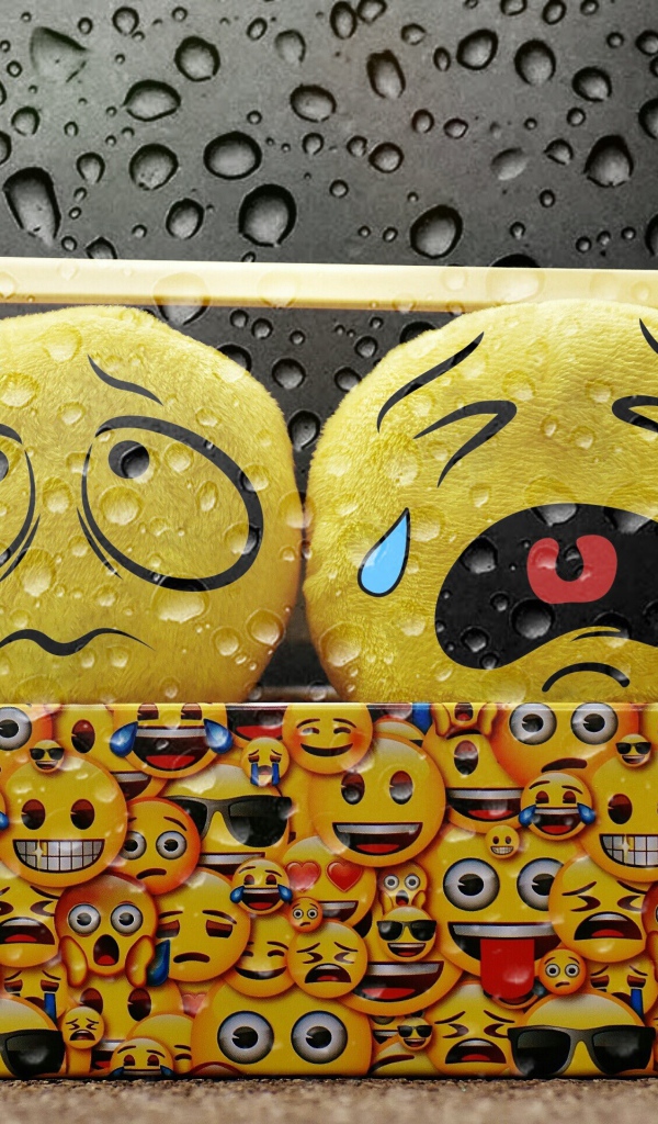 Желтые грустные смайлики в шкатулке 