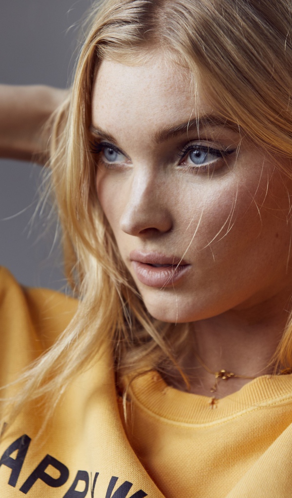 Молодая шведская модель Эльза Хоск