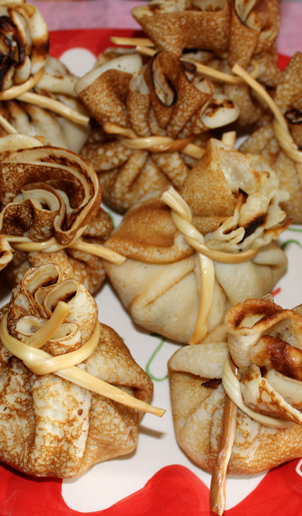 Аппетитные мешочки из блинов на праздник Масленица