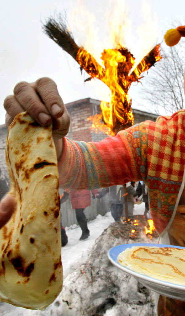 Праздничные гулянья с блинами на праздник  Масленица