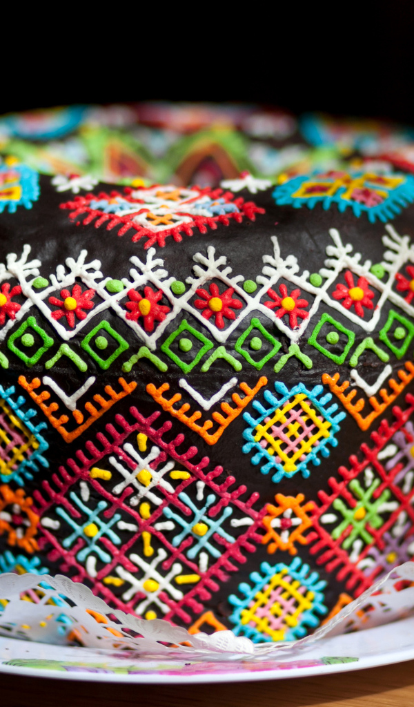 Красивый дизайнерский пасхальный кулич на праздник Пасха