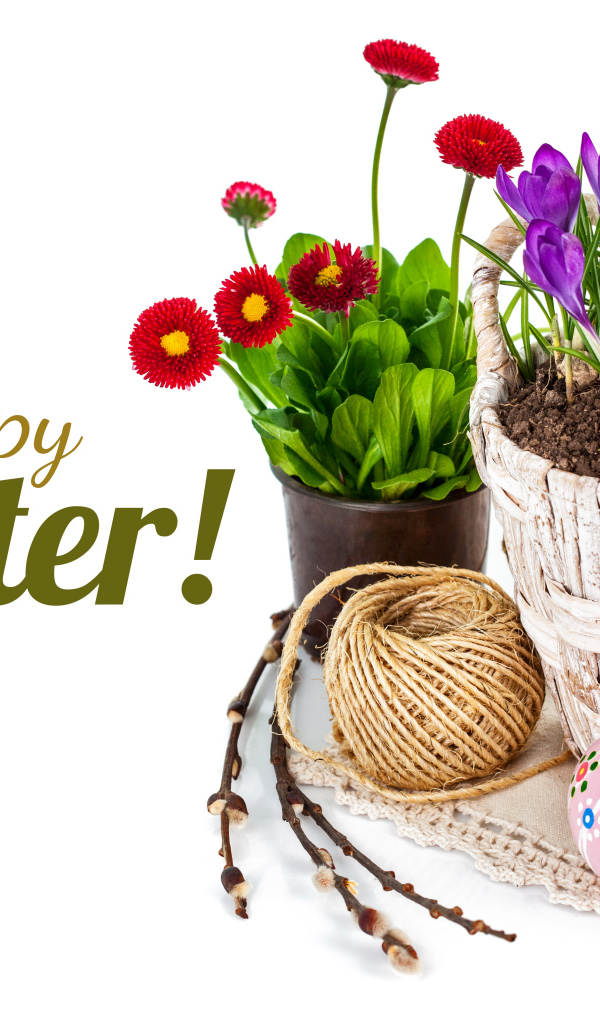 Весенние цветы и крашеные яйца на Пасху