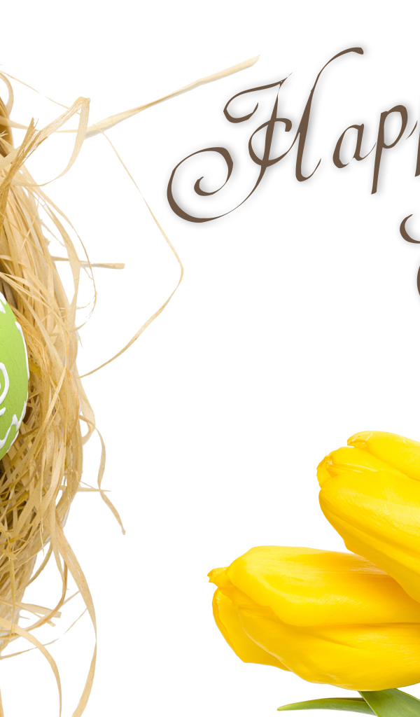 Желтые тюльпаны и крашеные яйца на Пасху