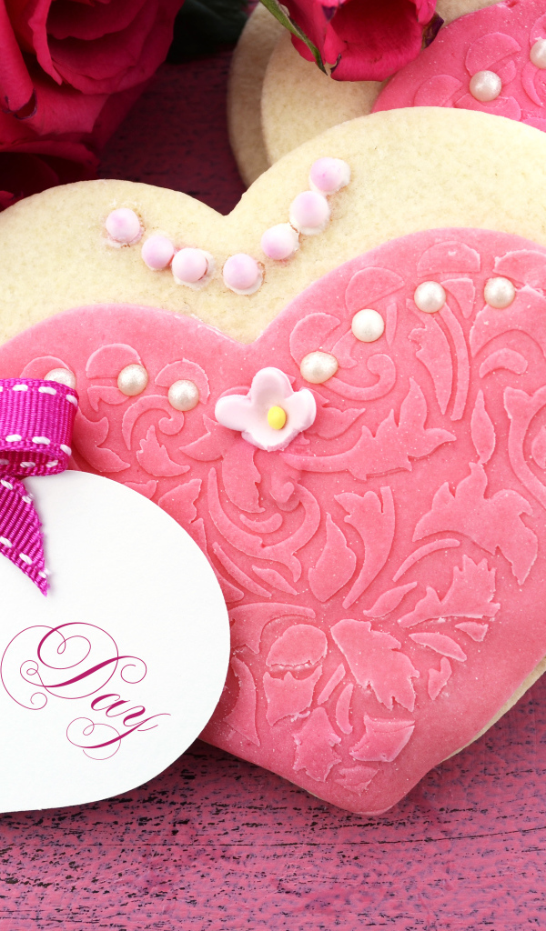 Большое печенье в виде сердца в подарок на Международный женский день 8 марта