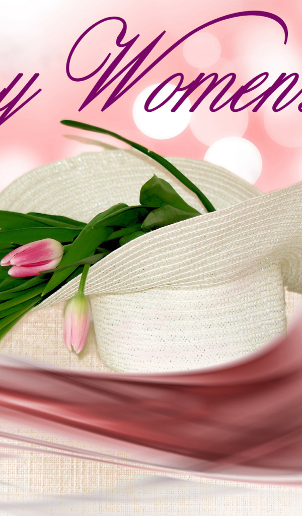 Белая шляпа с розовыми тюльпанами на Международный женский день 8 марта