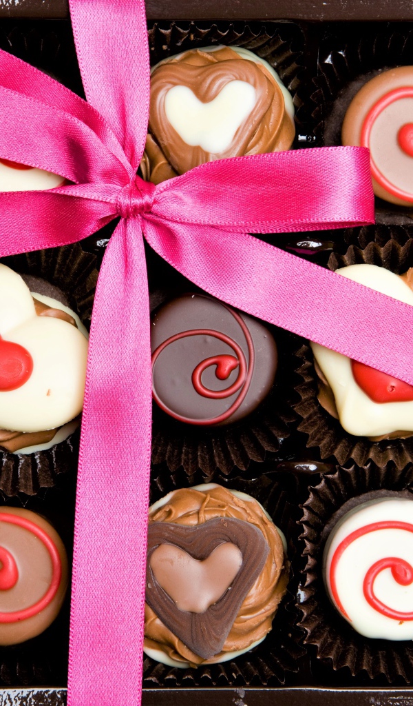 Шоколадные конфеты ассорти в подарок на День Святого Валентина 14 февраля