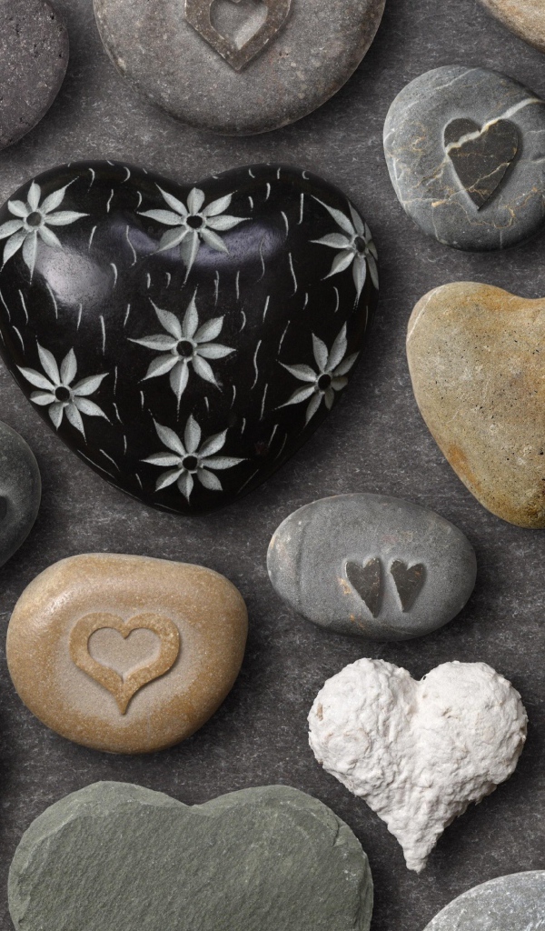 Красивые камни в форме сердечек