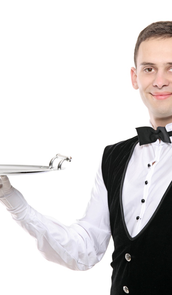 Мужчина официант с подносом в руках на белом фоне