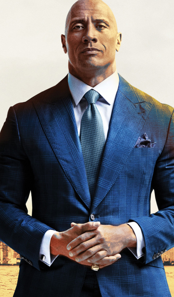 Американский актер Дуэйн Джонсон в костюме