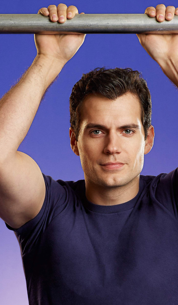 Красивый спортивный актер Генри Кавилл