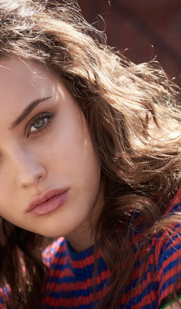 Нежная шатенка, актриса Кэтрин Лэнгфорд