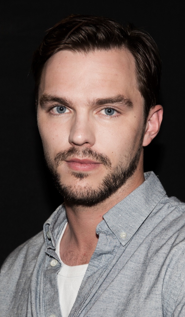 Красивый голубоглазый парень, актер Николас Холт