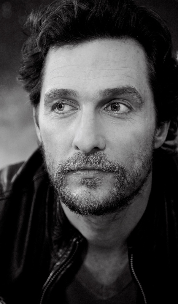 Популярный актер Мэттью Макконахи черно белое фото 