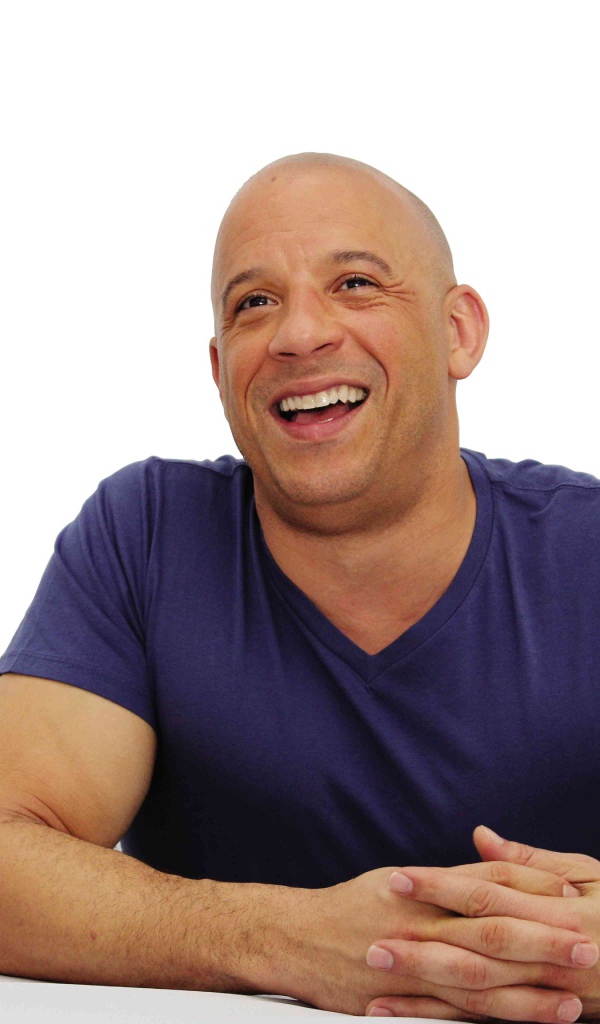 Улыбающийся популярный актер Вин Дизель