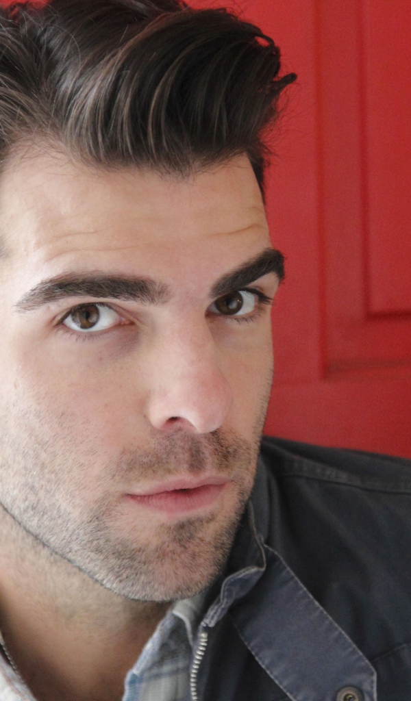 Стильный актер Закари Куинто