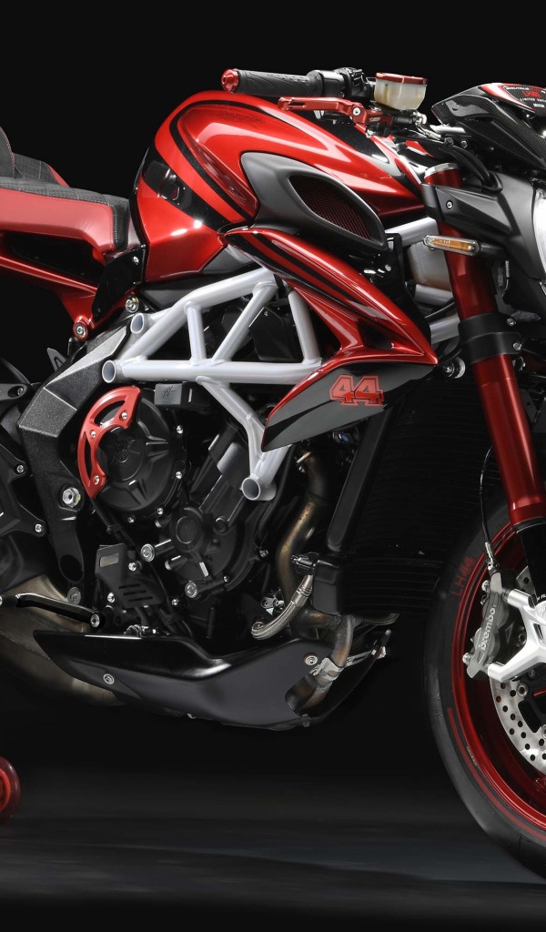 Мотоцикл Agusta Brutale 800 RR LH44, 2018 на черном фоне