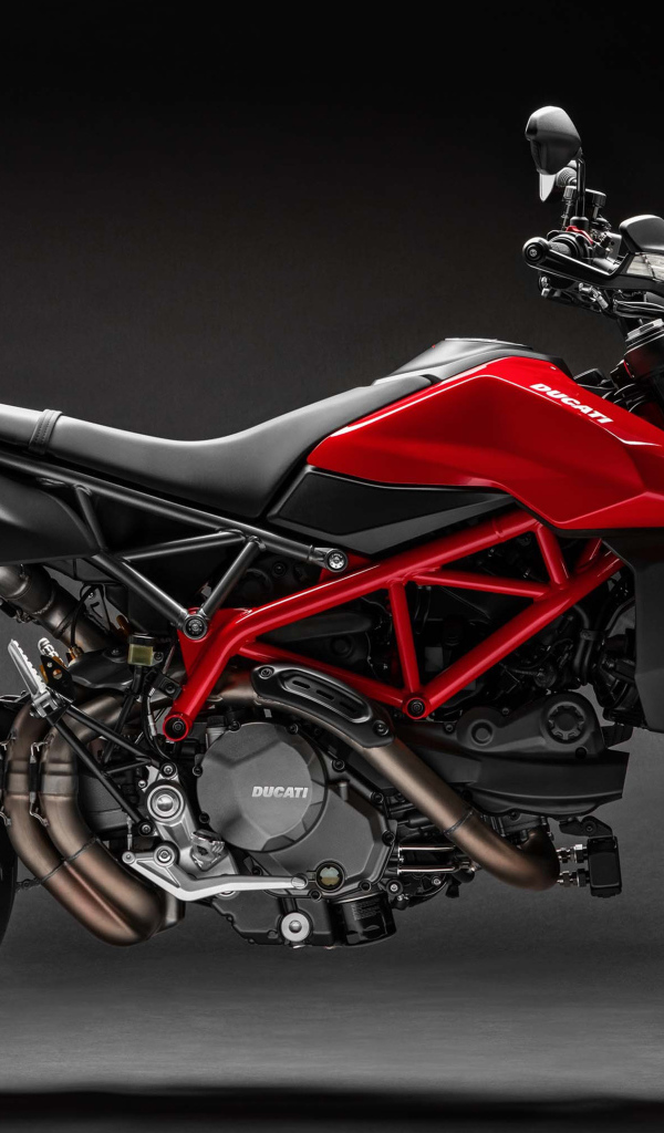 Мотоцикл  Ducati Hypermotard 950, 2019 года на сером фоне