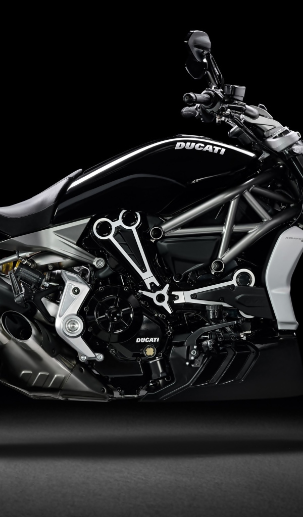 Мотоцикл Ducati XDiavel S на черном фоне