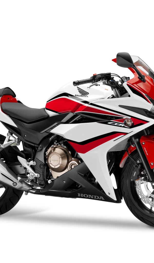 Мотоцикл Honda CBR500R на белом фоне