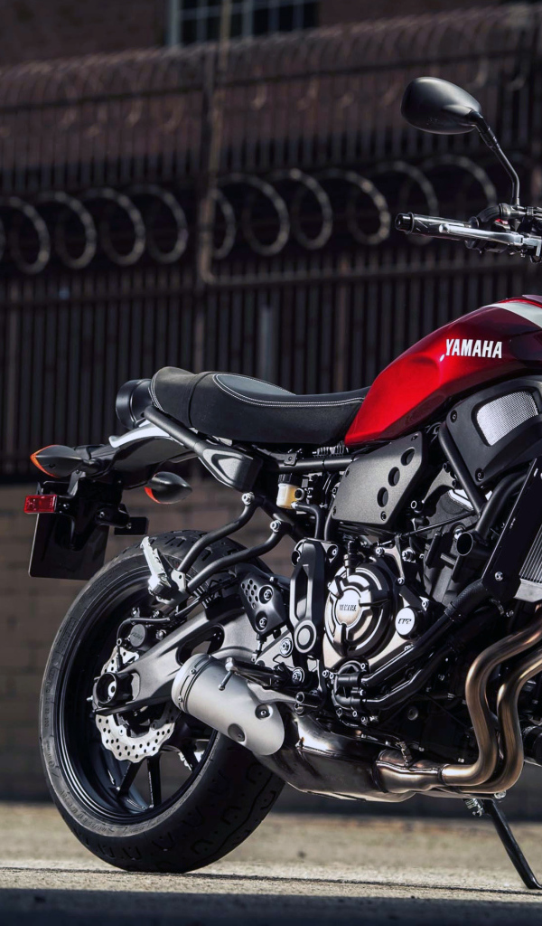 Большой мотоцикл Yamaha XSR700