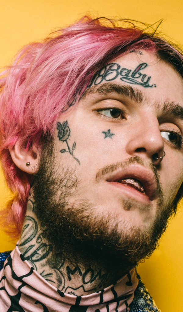 Американский рэпер Lil Peep с татуировками на лице