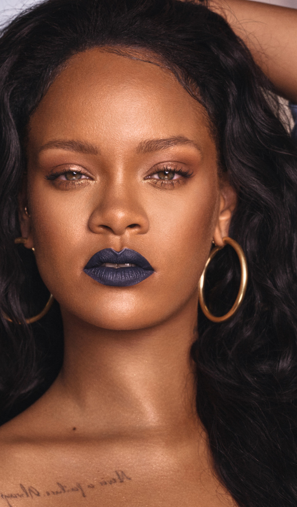 Красивая эффектная певица Рианна