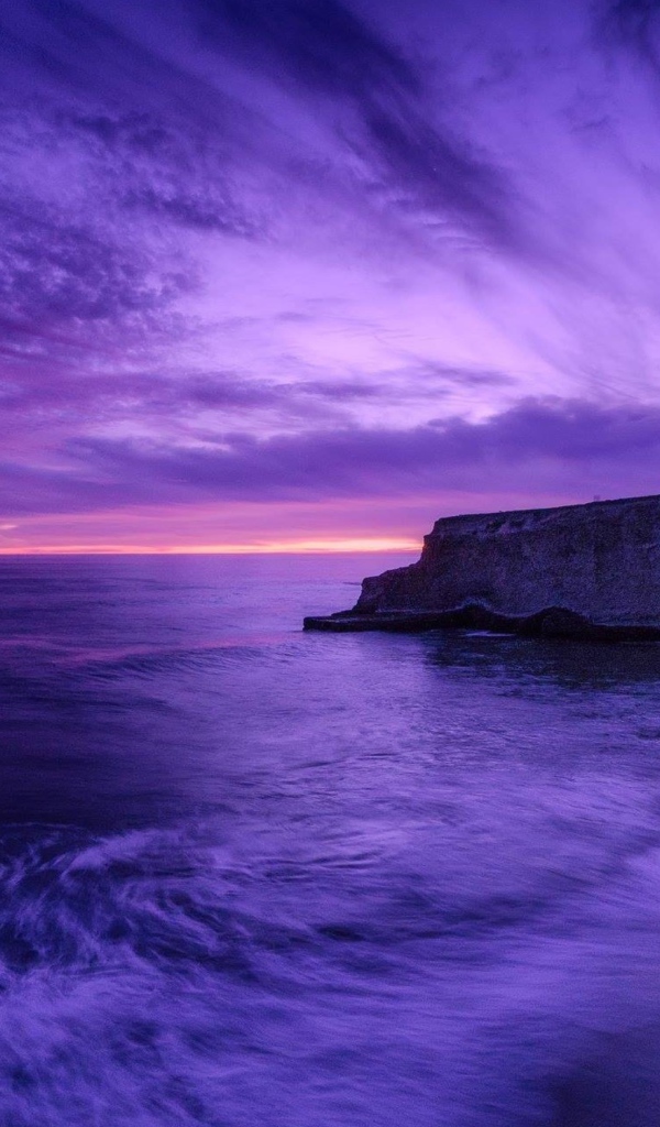 Сиреневый закат над морем