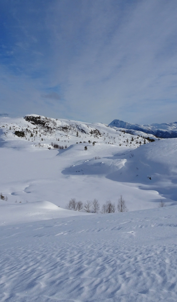 Заснеженные склоны под зимним небом, Норвегия