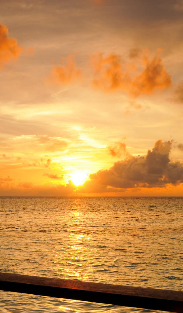 Вид на закат солнца в море, Мальдивы