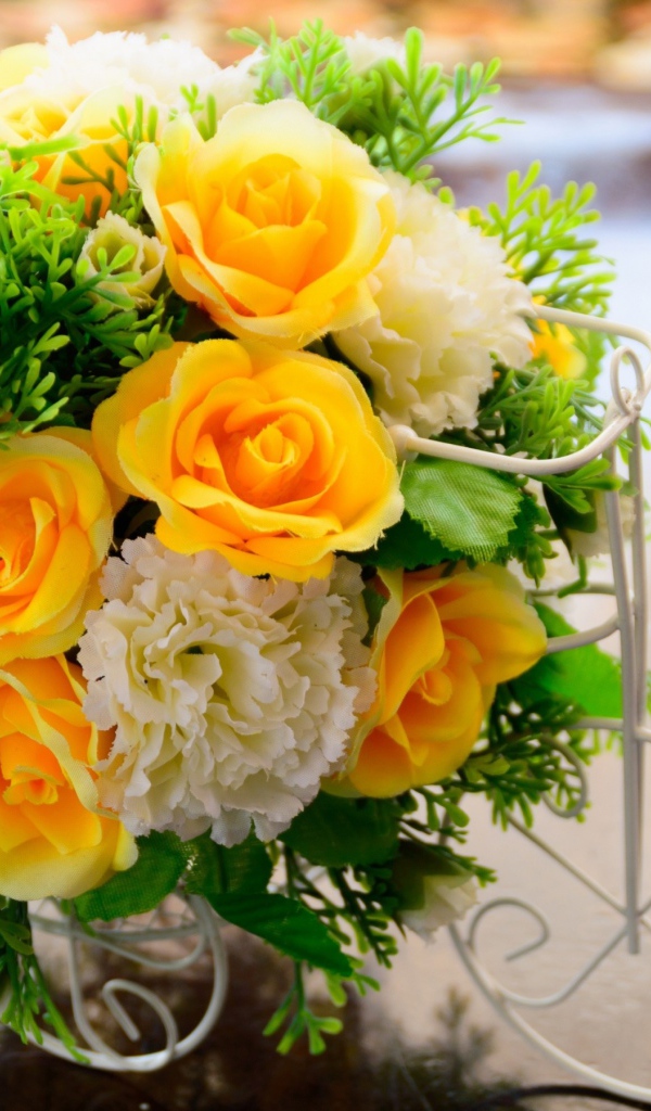 Красивый букет искусственных цветов для декора 