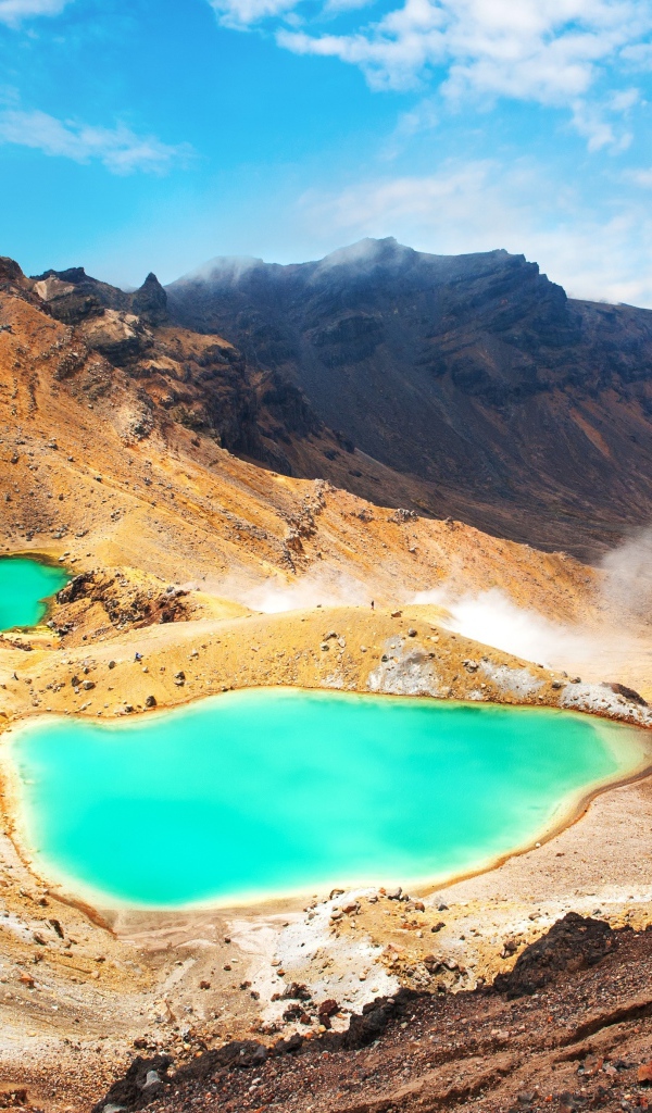 Горы и озеро в национальном парке Тонгариро, Новая Зеландия