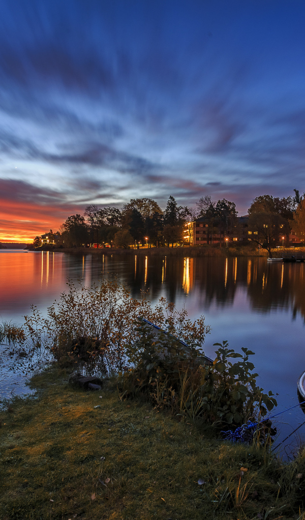 Закат солнца на реке, Швеция